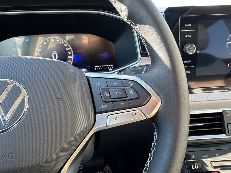 2025 Volkswagen Taos SE 4MOTION