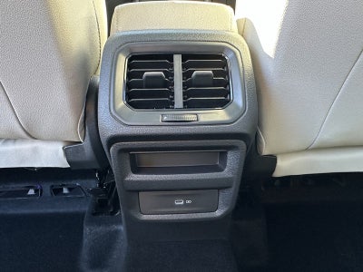 2025 Volkswagen Taos SE 4MOTION