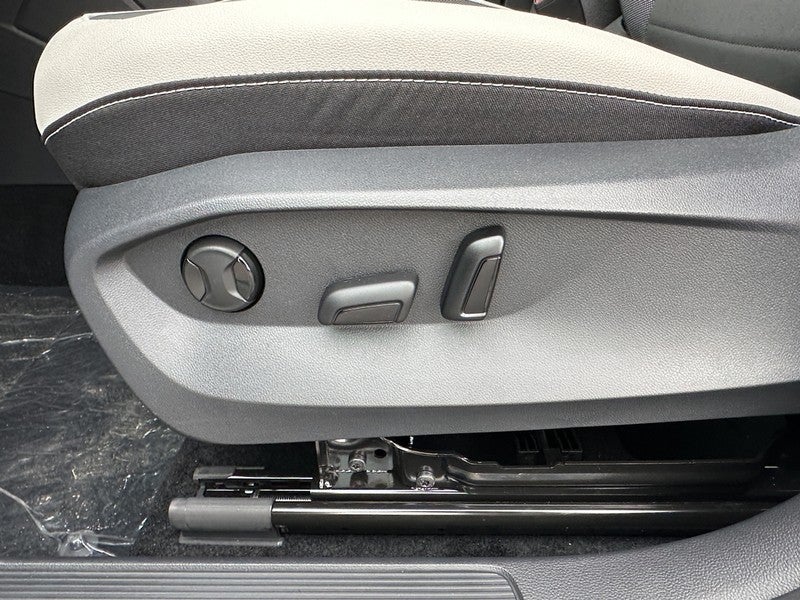 2025 Volkswagen Taos SE 4MOTION