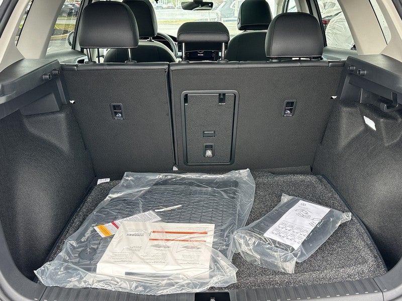 2025 Volkswagen Taos SE 4MOTION