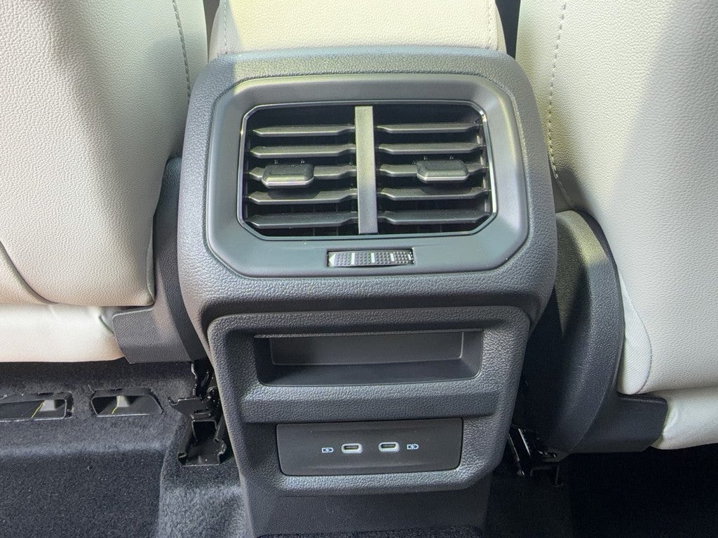 2026 Volkswagen Taos SE 4MOTION