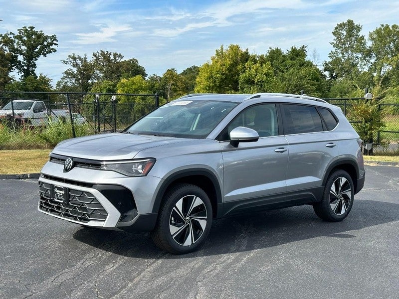 2025 Volkswagen Taos SE 4MOTION