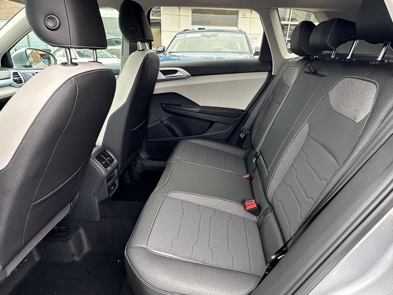 2025 Volkswagen Taos SE 4MOTION