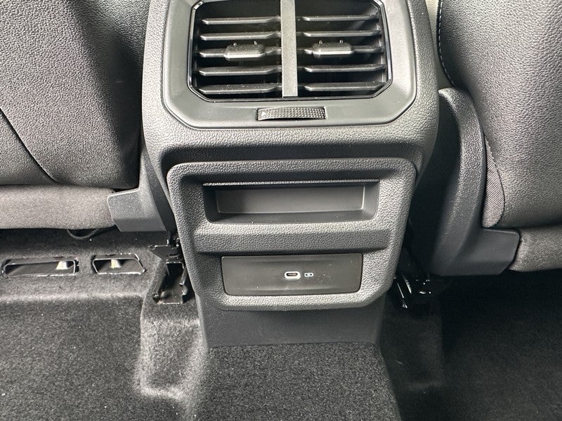 2025 Volkswagen Taos SE 4MOTION