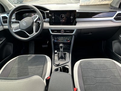 2025 Volkswagen Taos SE 4MOTION