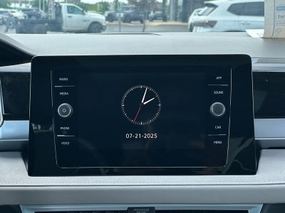 2025 Volkswagen Taos SE 4MOTION