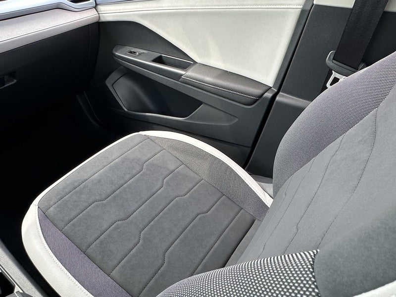 2025 Volkswagen Taos SE 4MOTION