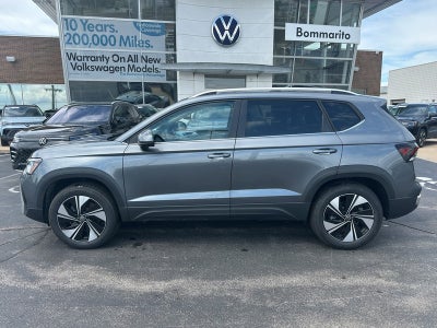 2025 Volkswagen Taos SE 4MOTION