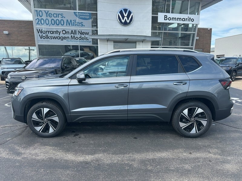 2025 Volkswagen Taos SE 4MOTION