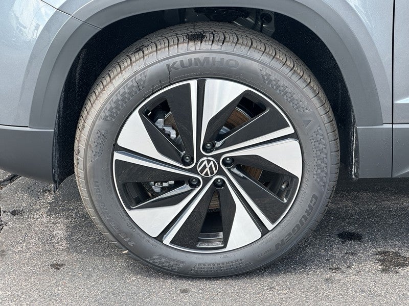 2025 Volkswagen Taos SE 4MOTION