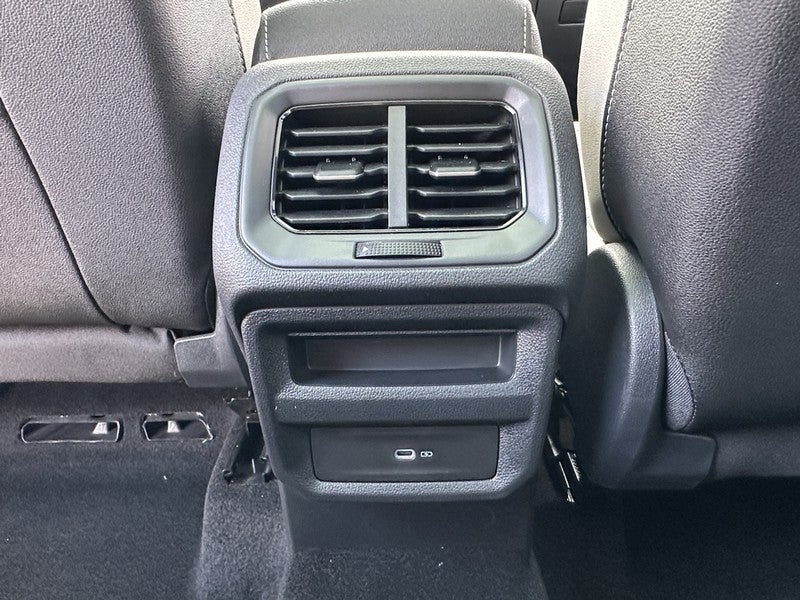 2025 Volkswagen Taos SE 4MOTION