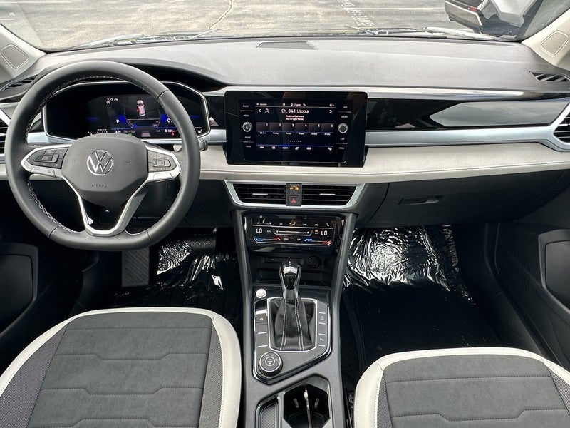 2025 Volkswagen Taos SE 4MOTION