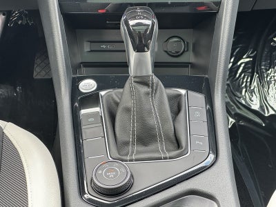 2025 Volkswagen Taos SE 4MOTION