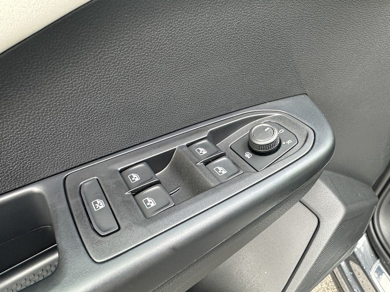 2025 Volkswagen Taos SE 4MOTION