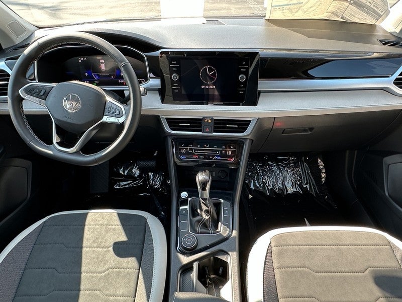2025 Volkswagen Taos SE 4MOTION