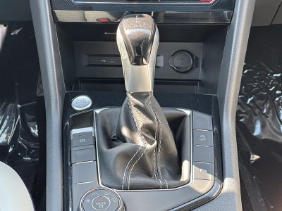 2025 Volkswagen Taos SE 4MOTION