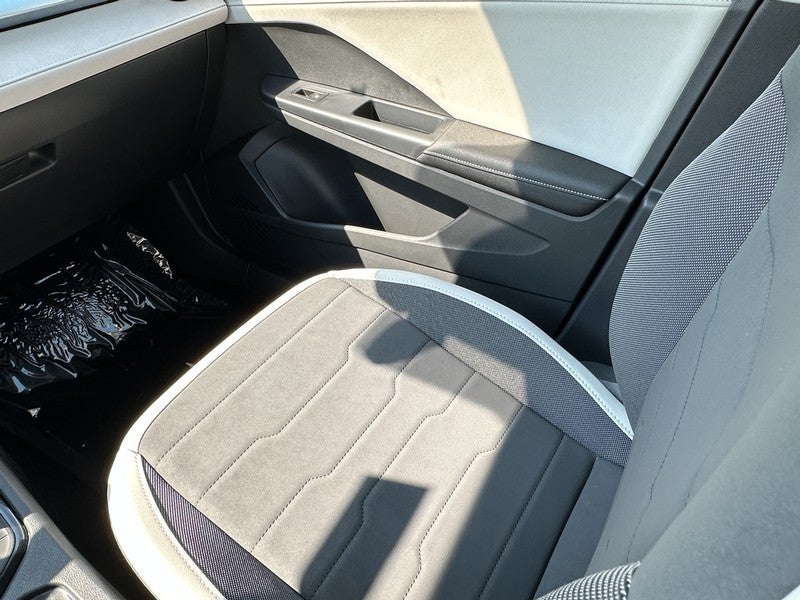 2025 Volkswagen Taos SE 4MOTION