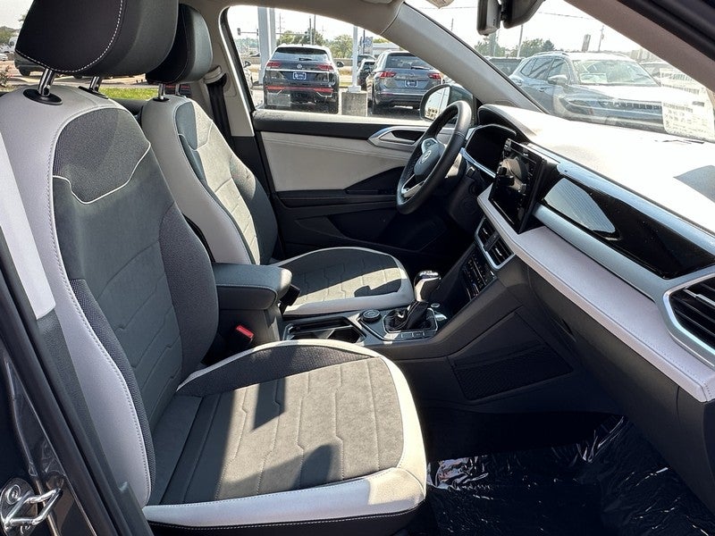 2025 Volkswagen Taos SE 4MOTION