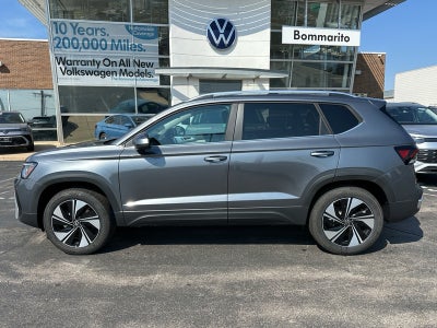 2025 Volkswagen Taos SE 4MOTION