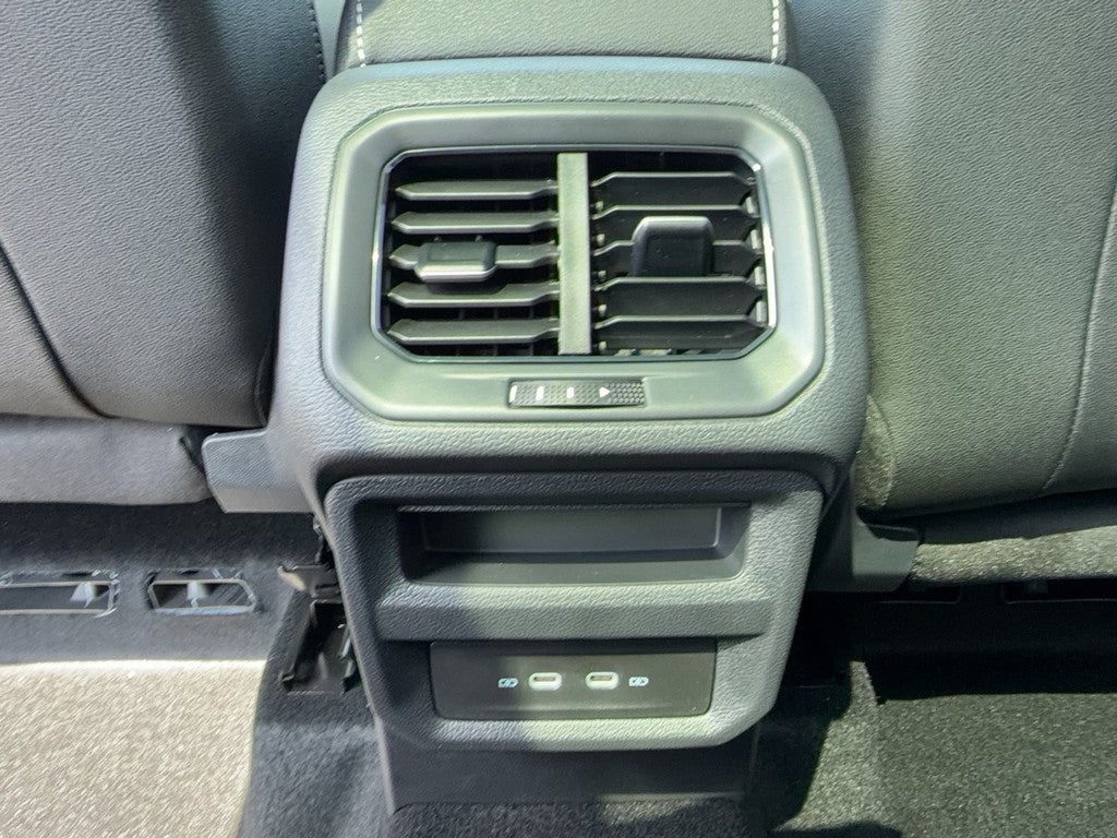 2026 Volkswagen Taos SE 4MOTION