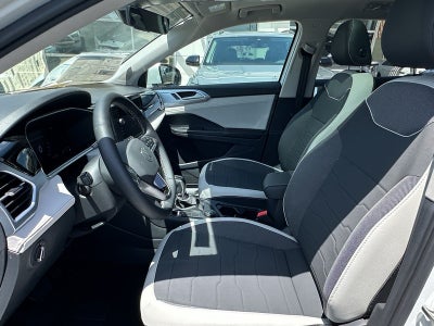 2025 Volkswagen Taos SE 4MOTION