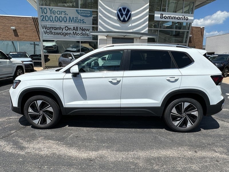 2025 Volkswagen Taos SE 4MOTION