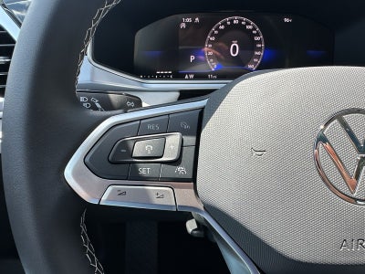 2025 Volkswagen Taos SE 4MOTION