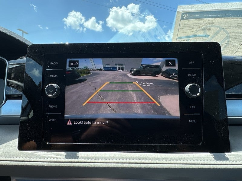 2025 Volkswagen Taos SE 4MOTION