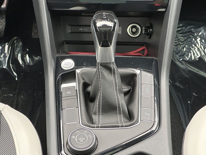 2025 Volkswagen Taos SE 4MOTION