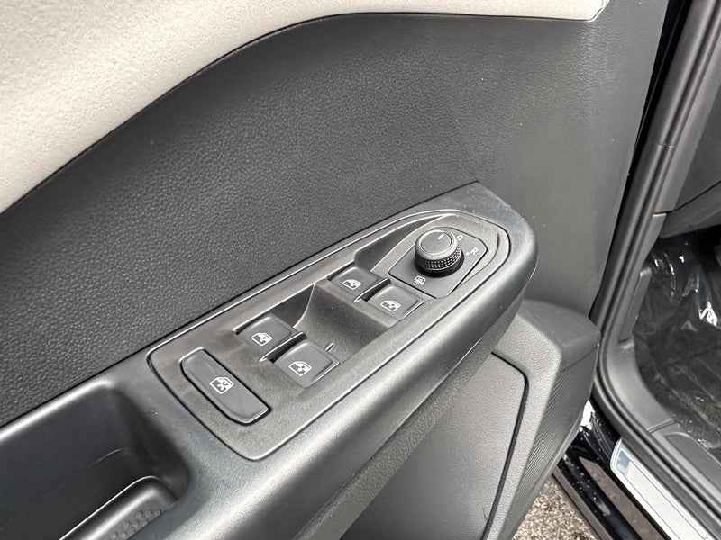 2025 Volkswagen Taos SE 4MOTION