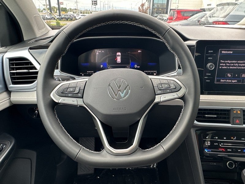 2025 Volkswagen Taos SE 4MOTION
