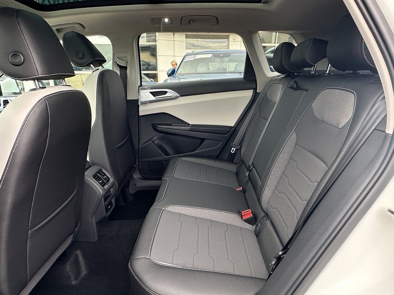 2025 Volkswagen Taos SE 4MOTION