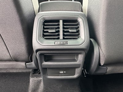 2025 Volkswagen Taos SE 4MOTION