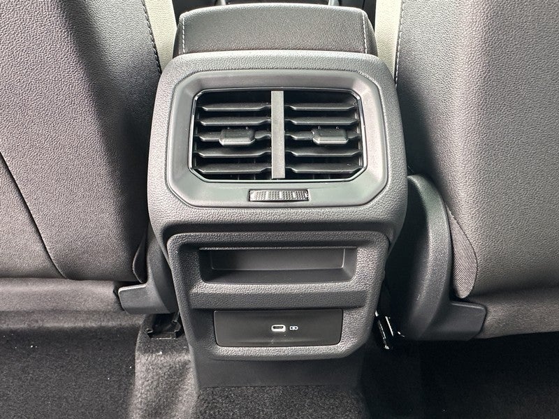 2025 Volkswagen Taos SE 4MOTION