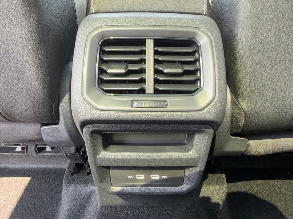 2026 Volkswagen Taos SE 4MOTION