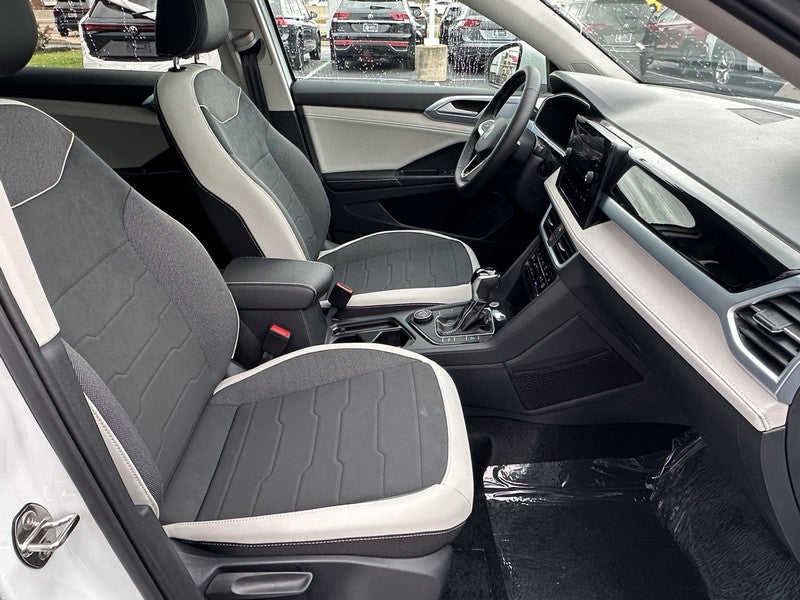 2025 Volkswagen Taos SE 4MOTION