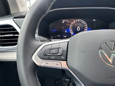 2025 Volkswagen Taos SE 4MOTION