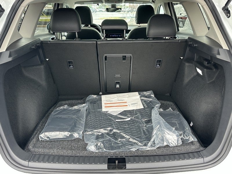 2025 Volkswagen Taos SE 4MOTION