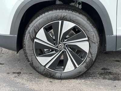 2025 Volkswagen Taos SE 4MOTION