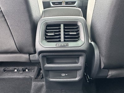 2025 Volkswagen Taos SE 4MOTION