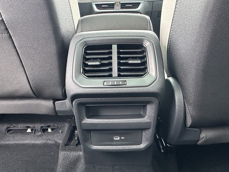 2025 Volkswagen Taos SE 4MOTION