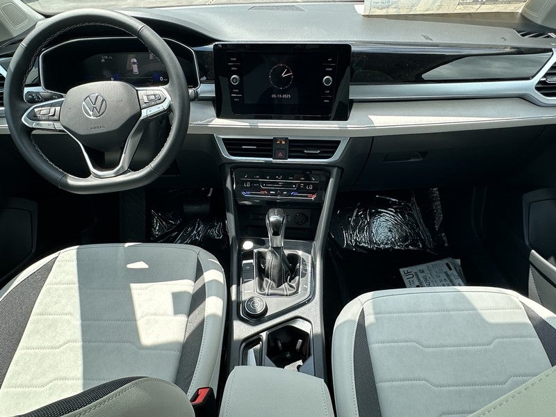 2025 Volkswagen Taos SE 4MOTION
