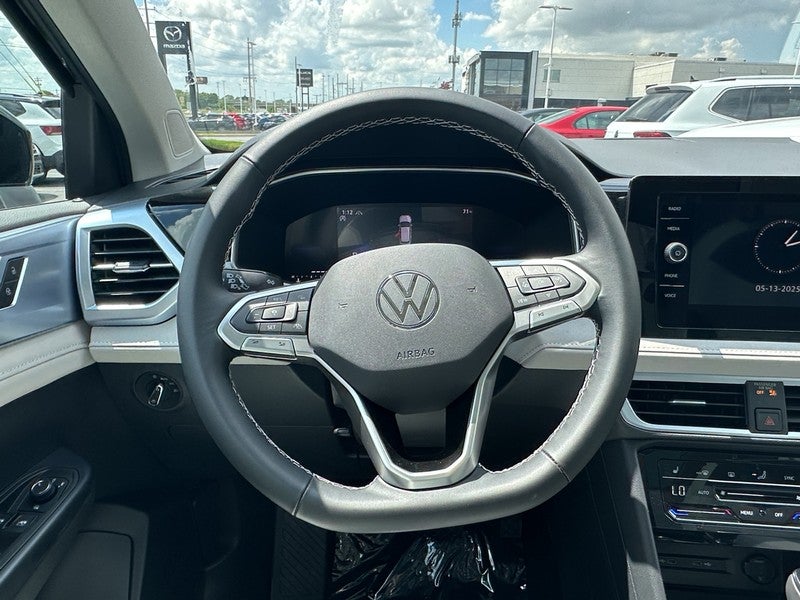 2025 Volkswagen Taos SE 4MOTION