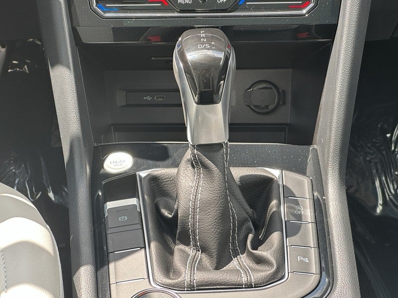 2025 Volkswagen Taos SE 4MOTION