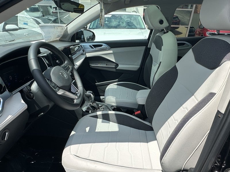 2025 Volkswagen Taos SE 4MOTION