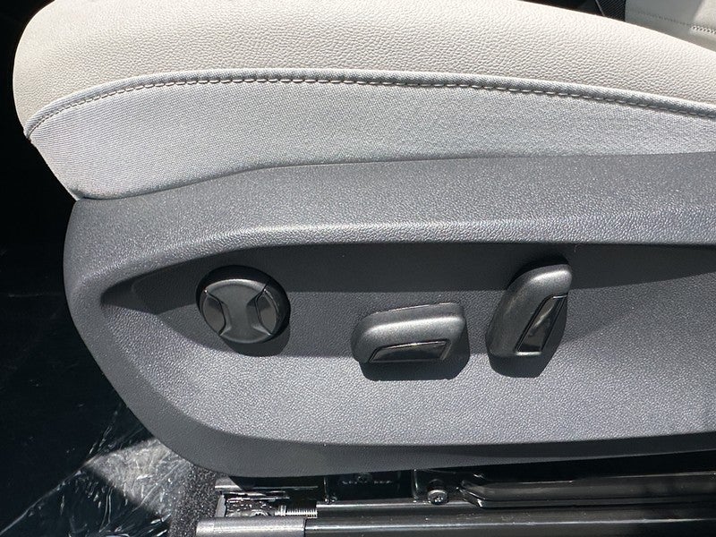 2025 Volkswagen Taos SE 4MOTION