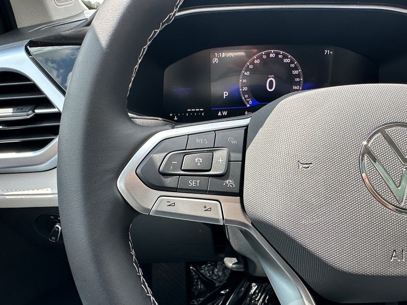 2025 Volkswagen Taos SE 4MOTION