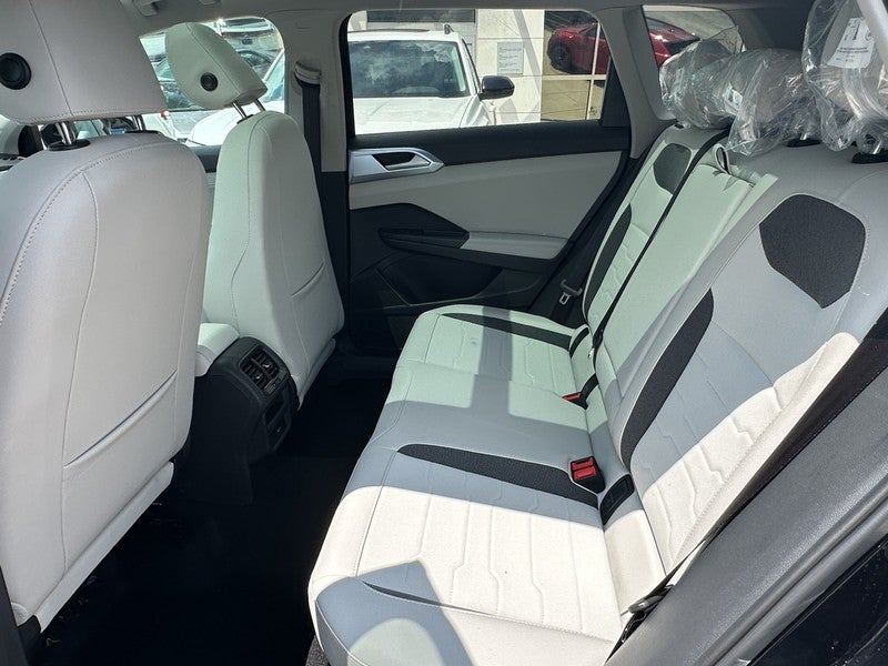 2025 Volkswagen Taos SE 4MOTION