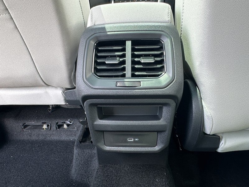 2025 Volkswagen Taos SE 4MOTION