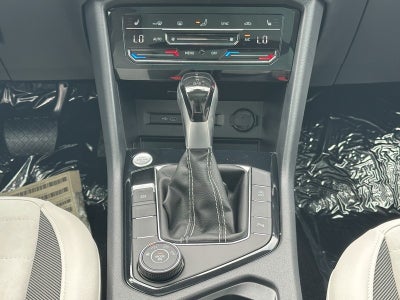 2025 Volkswagen Taos SE 4MOTION